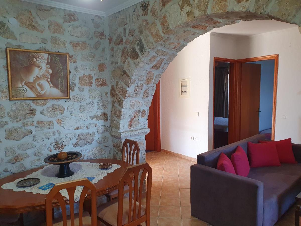 Nireas : Stone Villa Orthoniaí Eksteriør bilde